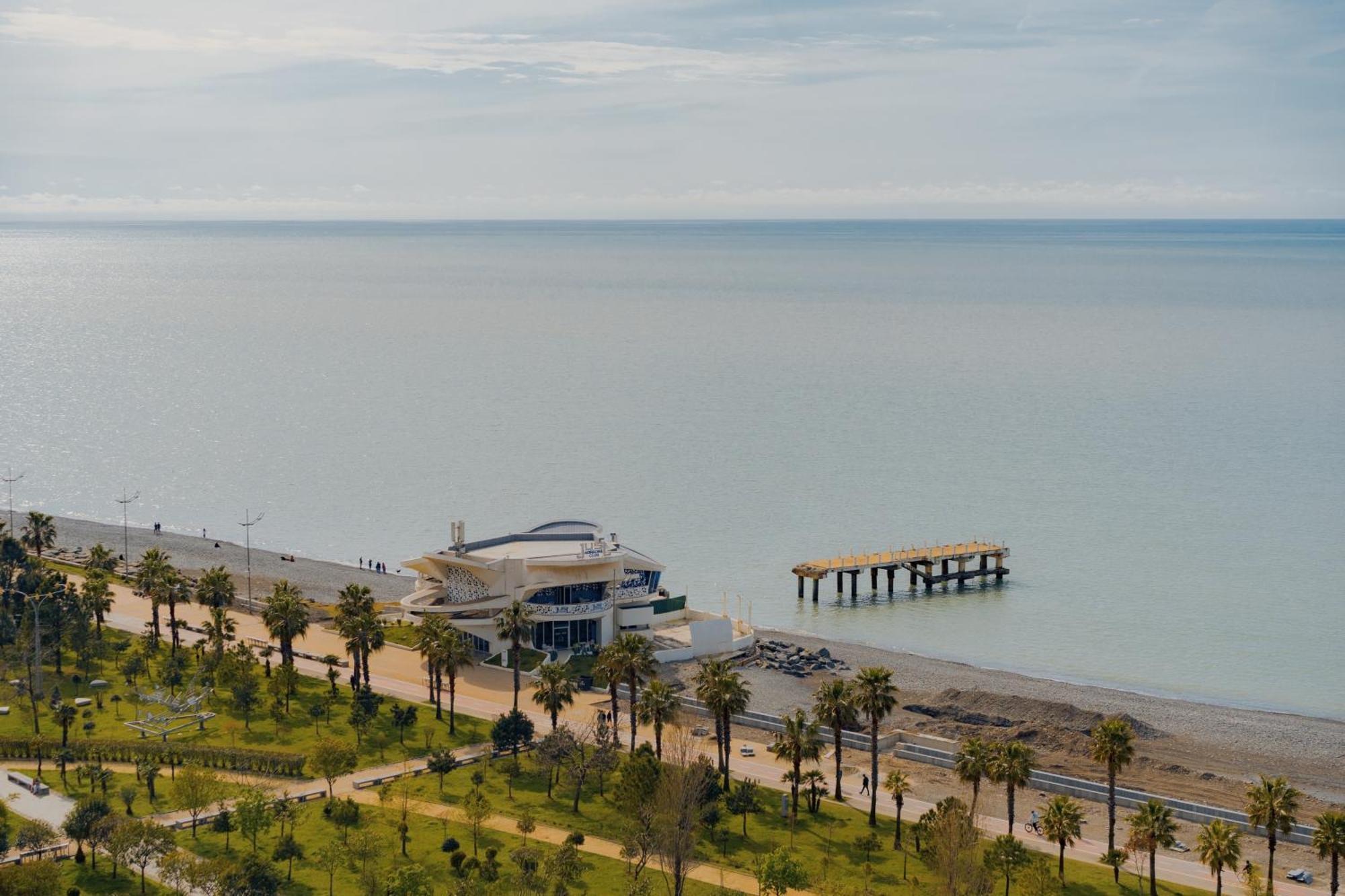 Batumi Beach Friends4Friends Rum bild